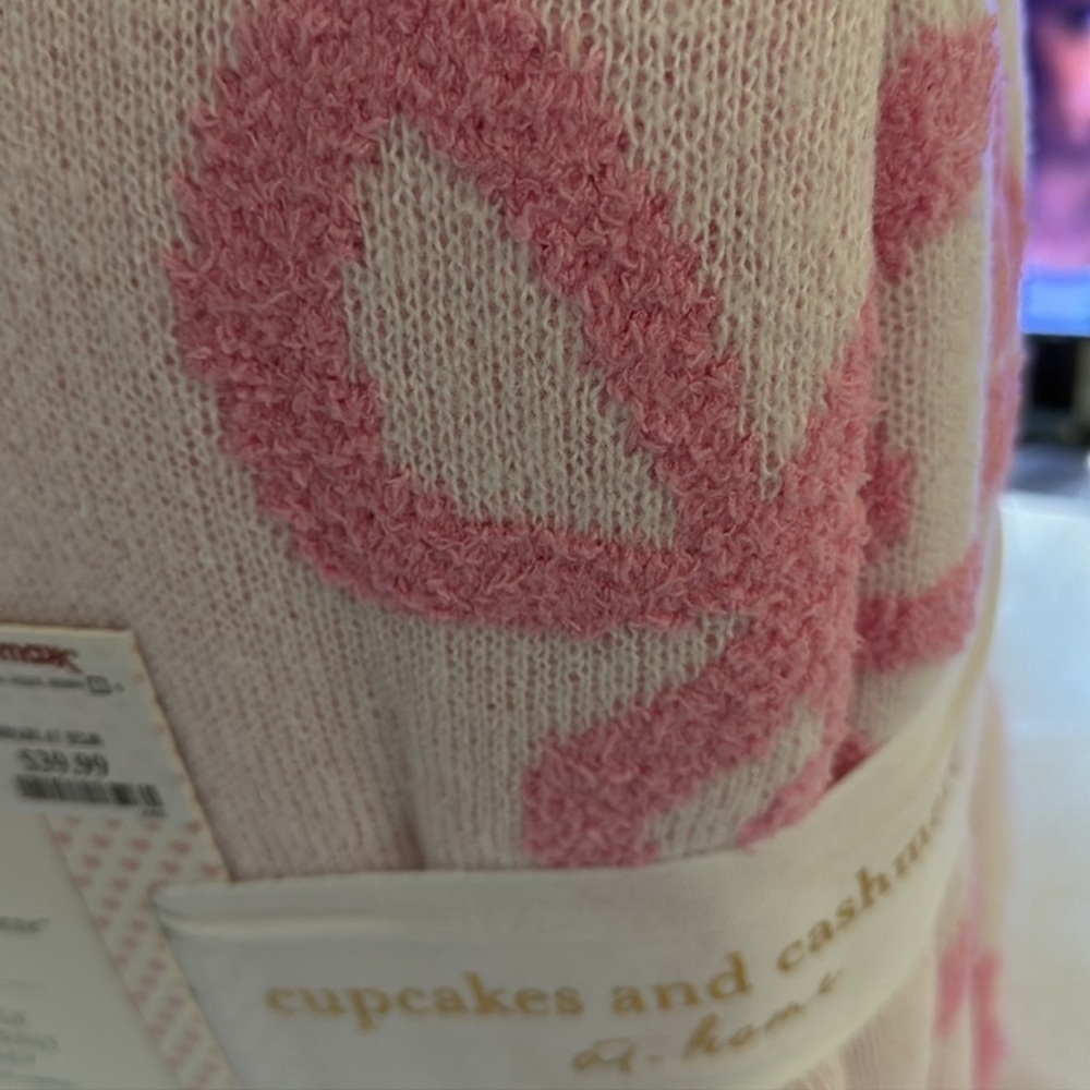 - Cupcakes and cashmere pink ribbon/bow, king size reversible, knit blanket ๐๐๐ - Picture 6 of 13